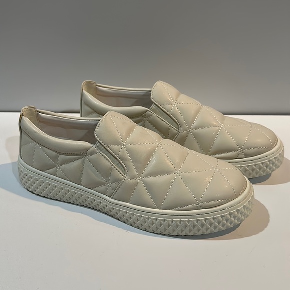 AEROSOLES Shoes - Aerosols Aware Quilted puff sneakers women 6.5
